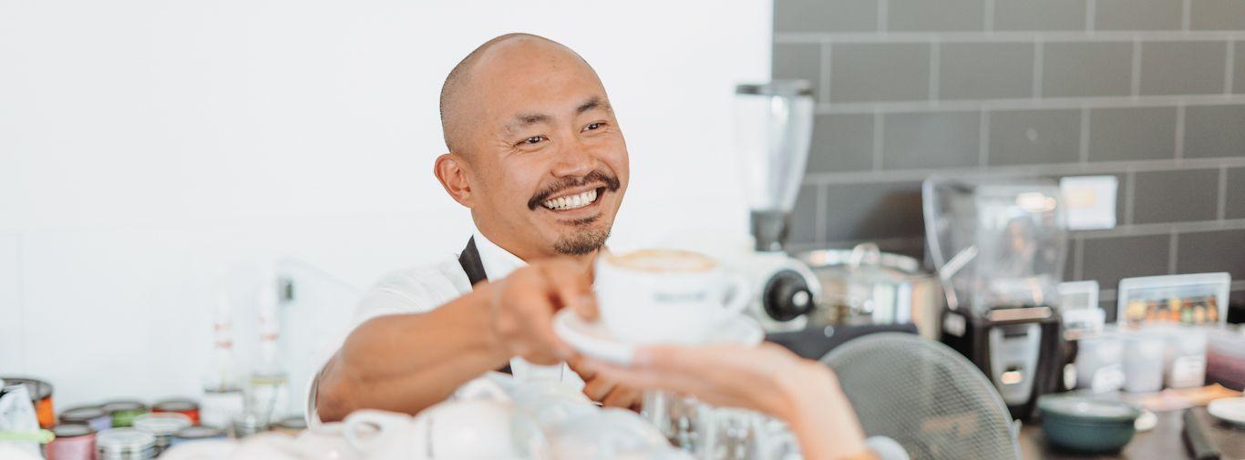 Barista in Aktion_Header schmal.jpg